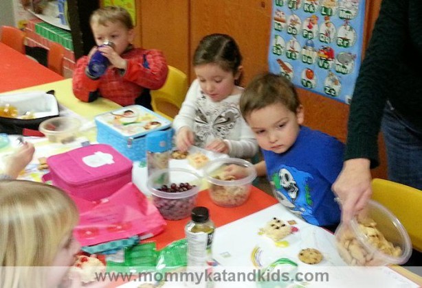kids eating at lego duplo party