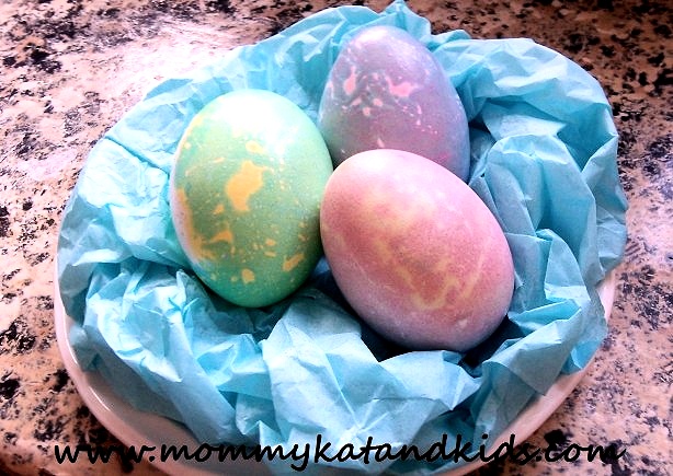 easy marbled easter eggs