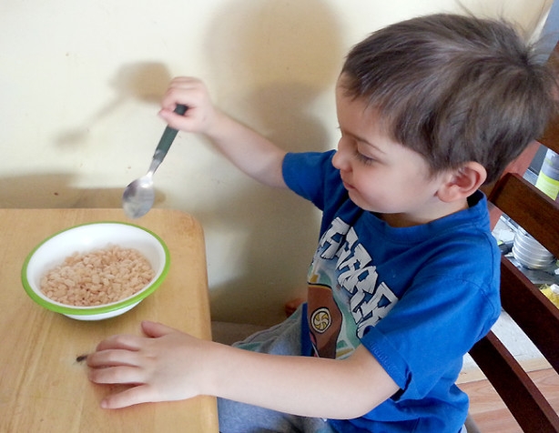 boy using playtex mealtime bowl
