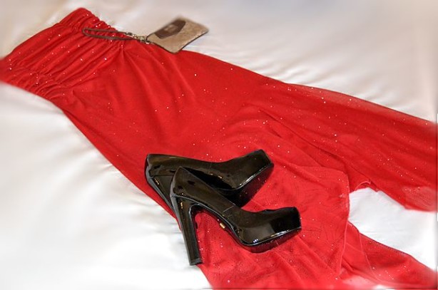 red dress black heels shoeme.ca