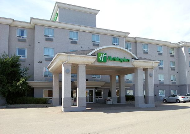 regina holiday inn and suites