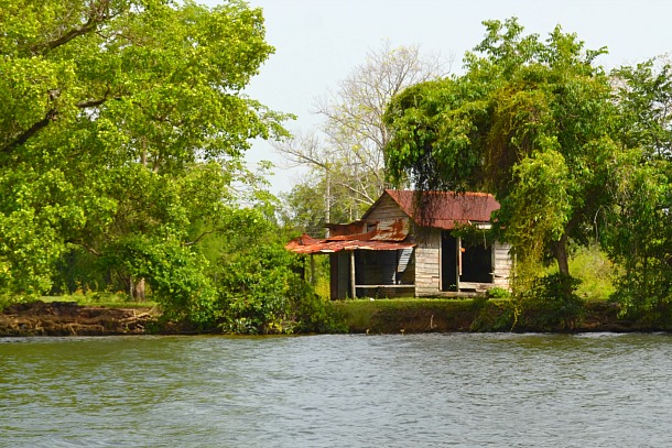 belize river hut
