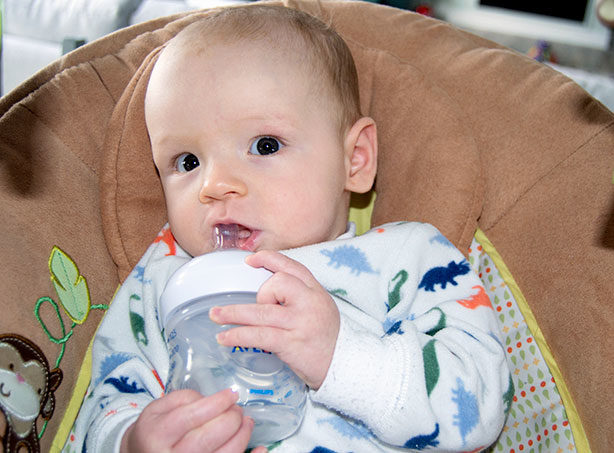 baby-with-bottle
