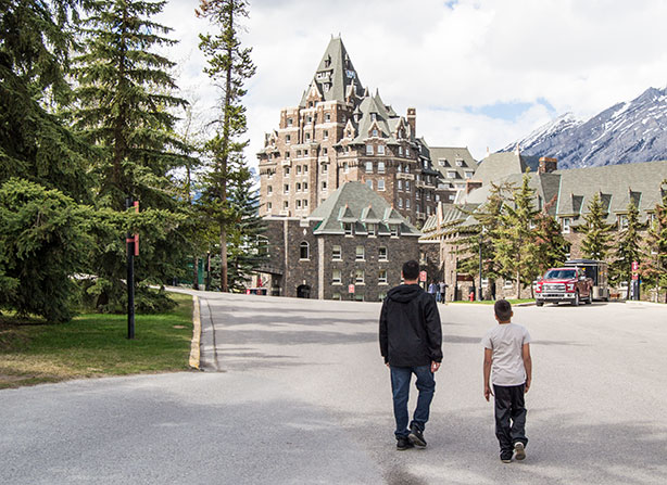 banff-springs-with-people