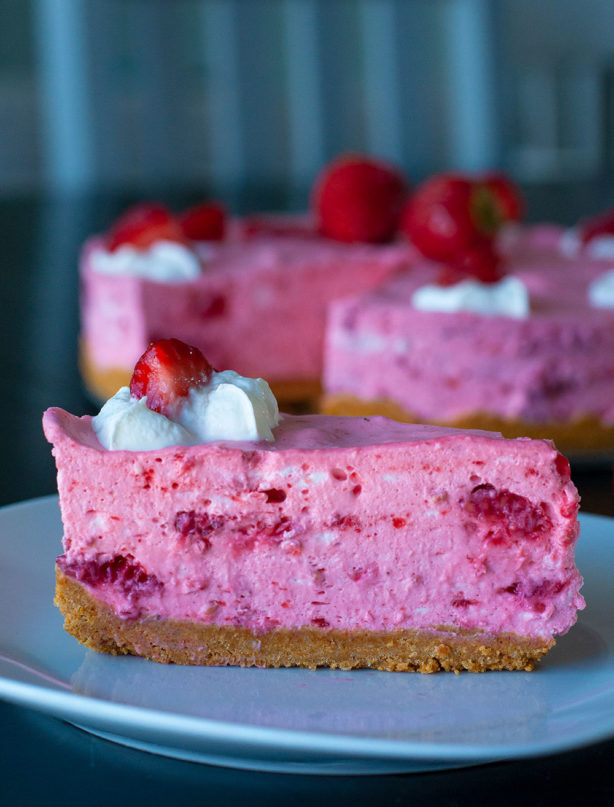 berry-cheesecake-slice