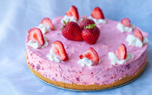 bake-berry-cheesecake-whole