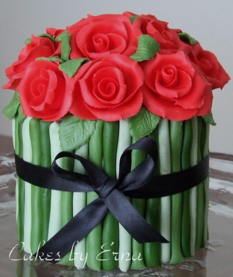Red Rose Valentine's Day Cake