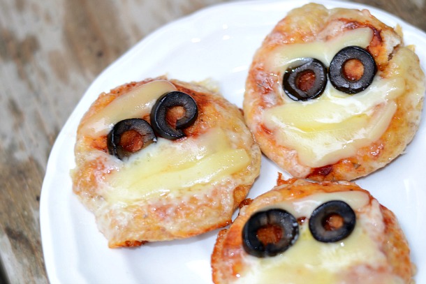 mini mummy pizzas recipe