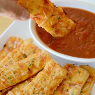 breadsticks with tomato garlic dipping sauce