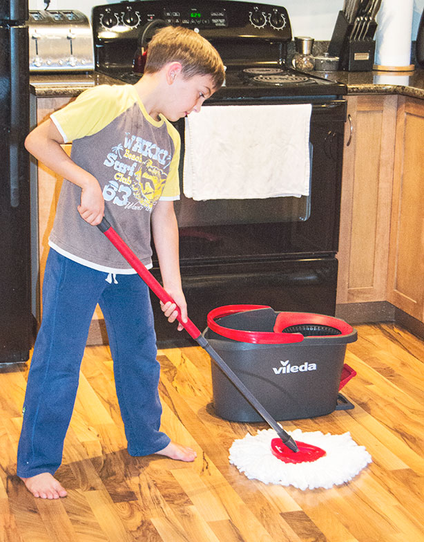 benjamin-with-vileda-easywring-spin-mop