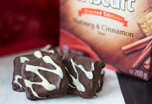 chocolate-dipped-triscuit-crackers