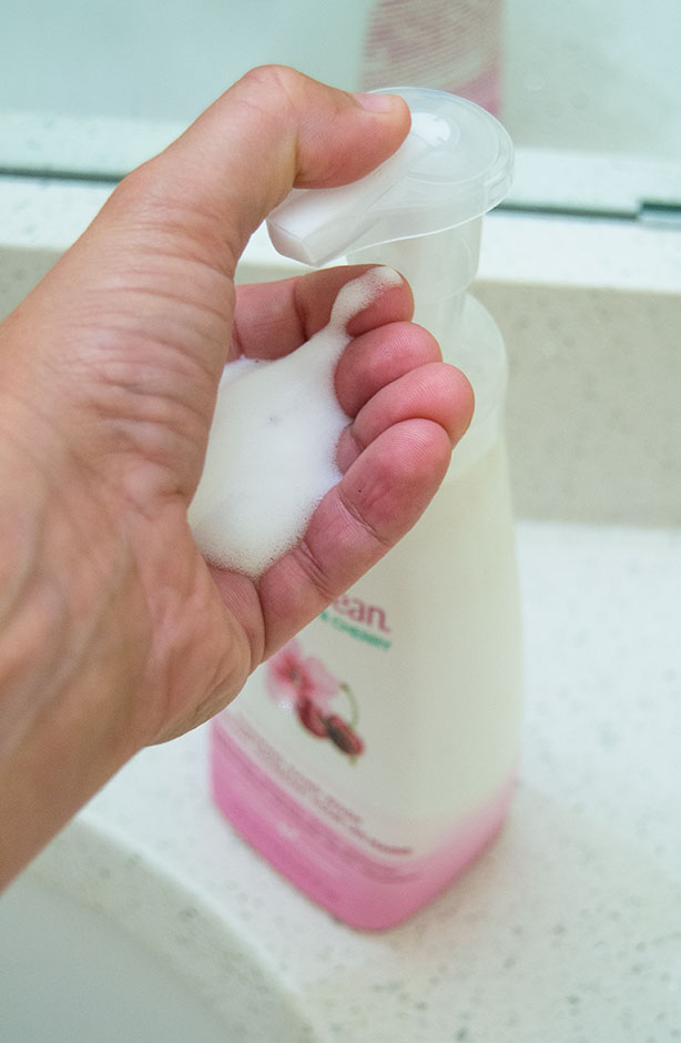 using-live-clean-foaming-hand-soap