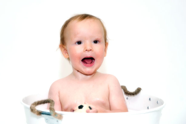 baby-in-bathtub