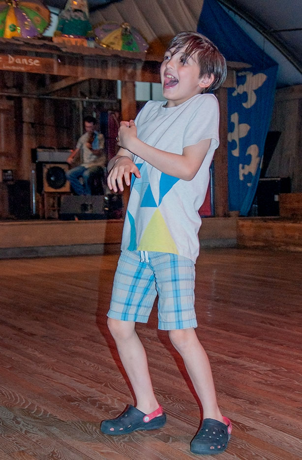 boy-dancing-at-randols-restaurant