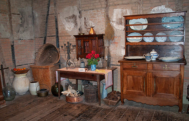 laura-plantation-kitchen-storage-room