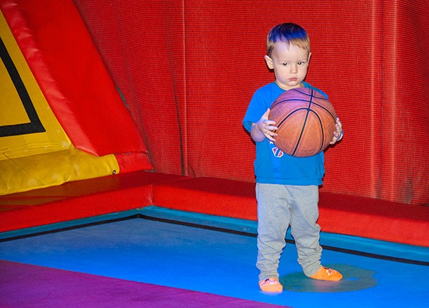 boy-with-basketball-big-air-trampoline-park