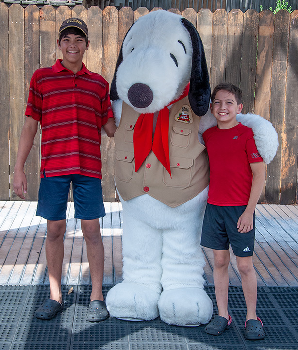 boys-with-snoopy-knott's-berry-farm