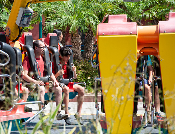 family-on-knott's-berry-farm-ride