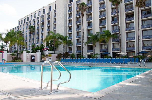 knott's-hotel-pool