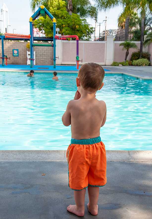 knott's-hotel-pool-and-splash-park