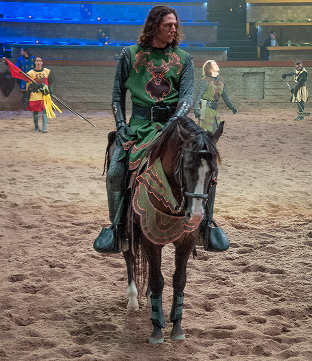 medieval-times-green-knight-on-horse