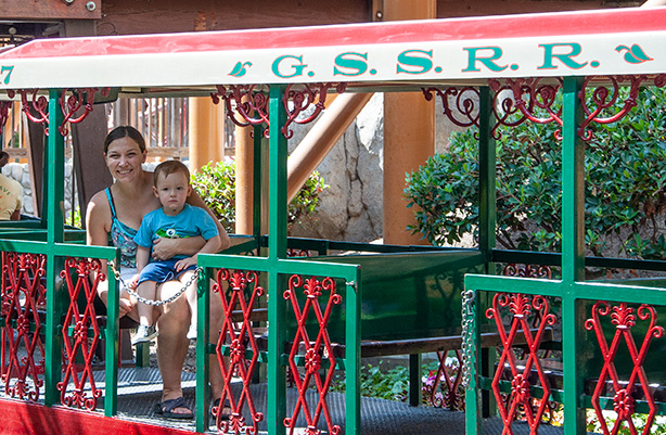 mom-and-baby-grand-sierra-scenic-railroad