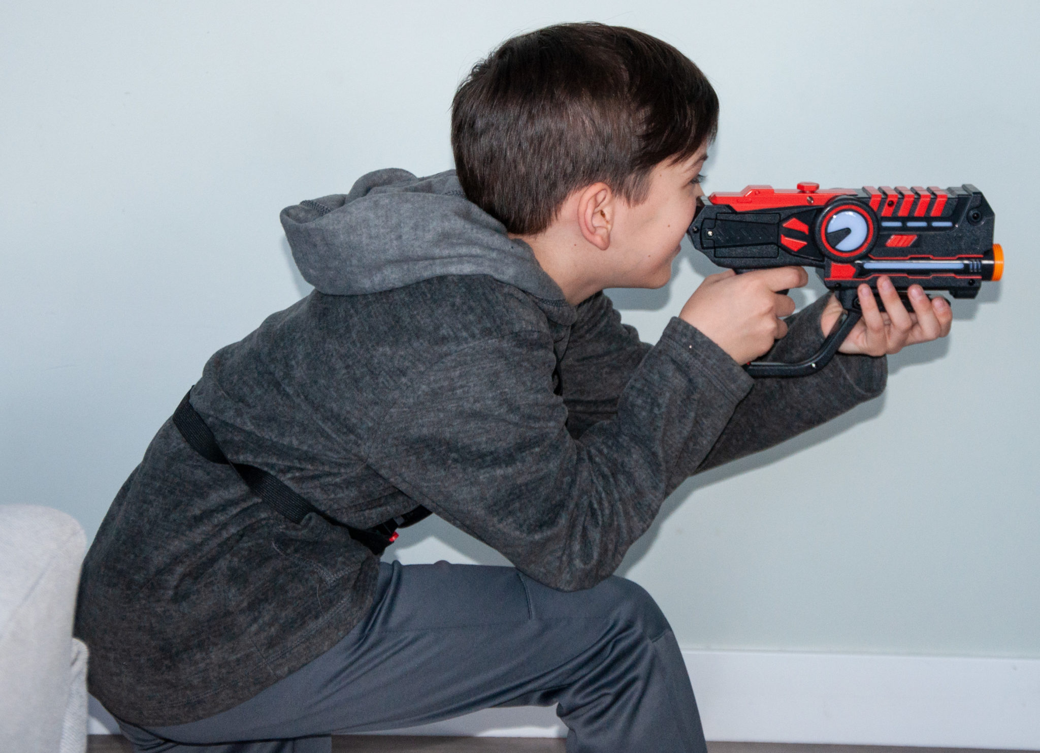 Boy and girl holding rifle illustration, Laser tag Game Child