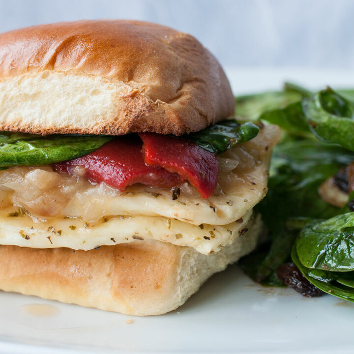 halloumi-pesto-burger-with-roasted-red-pepper