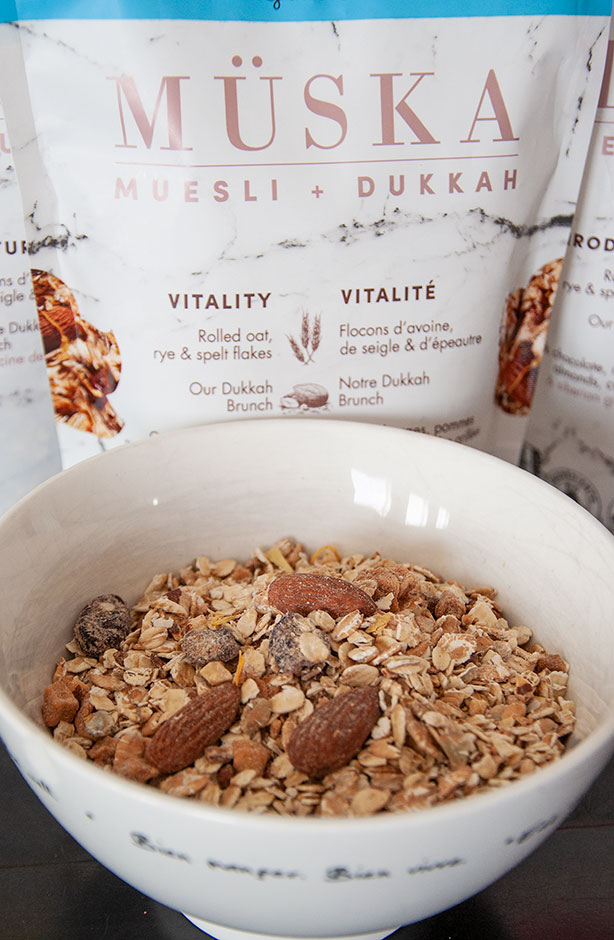 closeup-muska-muesli-in-bowl