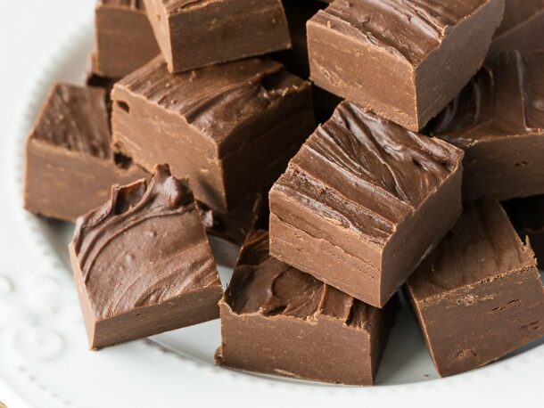 easy 2 ingredient chocolate fudge