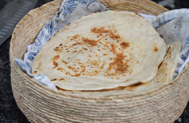 flour-tortillas-in-basket