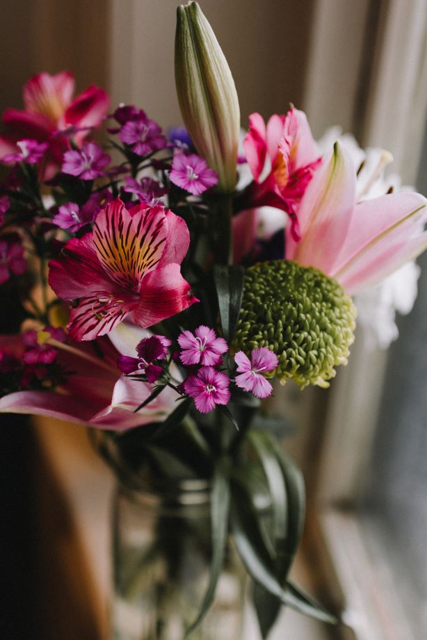 flowers-in-mason-jar