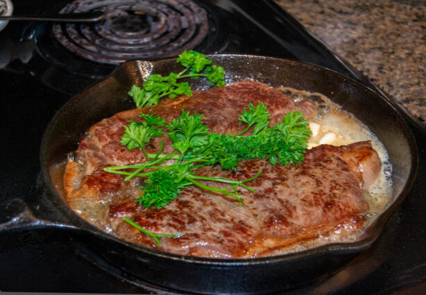 steak-in-cast-iron-pan