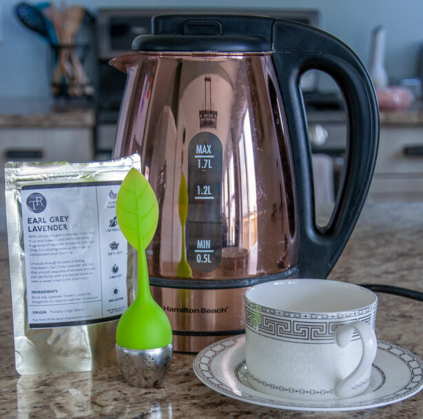 tea-runners-with-kettle-and-cup