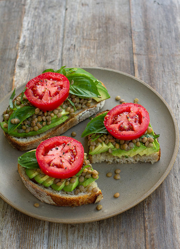 vegan-toast-with-lentils