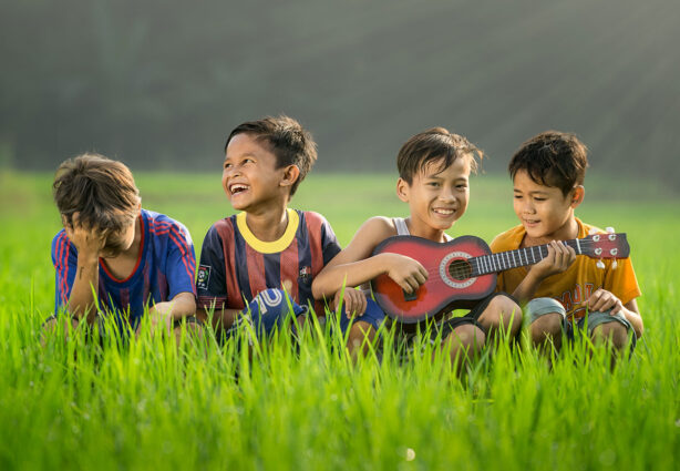 boys-laughing-with-guitar