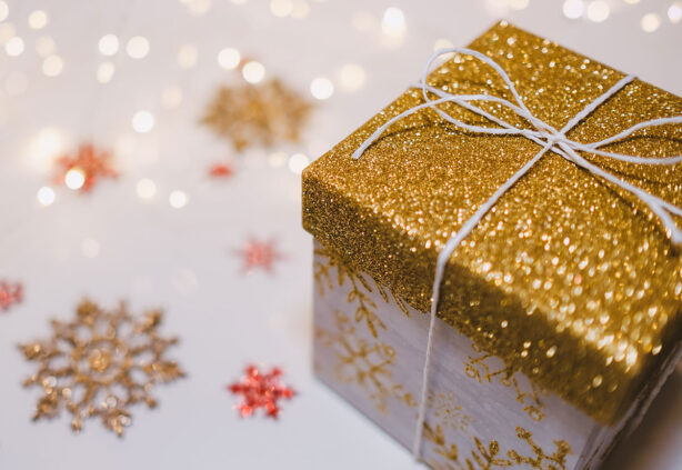 glitter-wrapped-holiday-gift