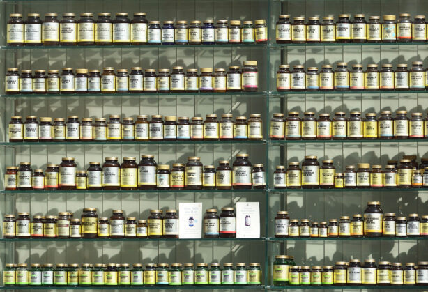 shelves-of-natural-supplements