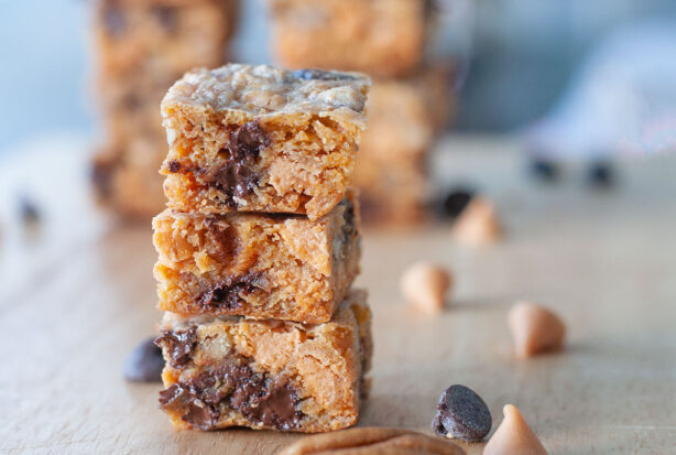 stack-of-chocolate-chip-graham-crumb-squares