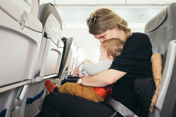 mom-and-toddler-on-plane