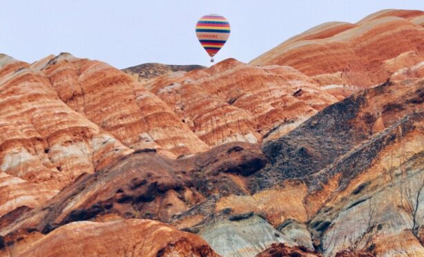 balloon over the desert