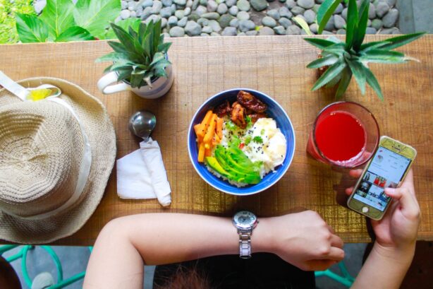 woman eating healthy lunch