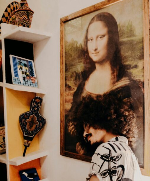 mona-lisa-print-on-wall