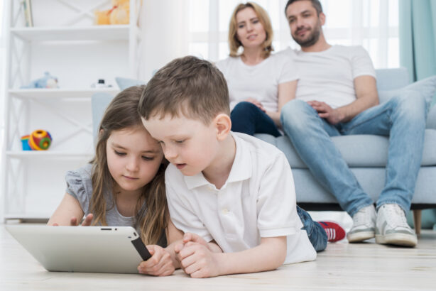 kids in living room on laptop